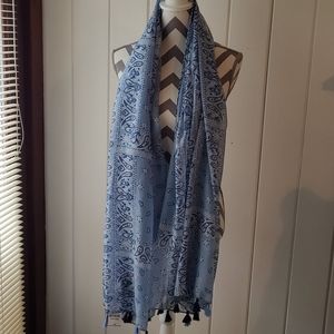Large scarf